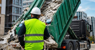 Вывоз строительного мусора в Ангарске: услуги лицензированной компании — ПроМусор